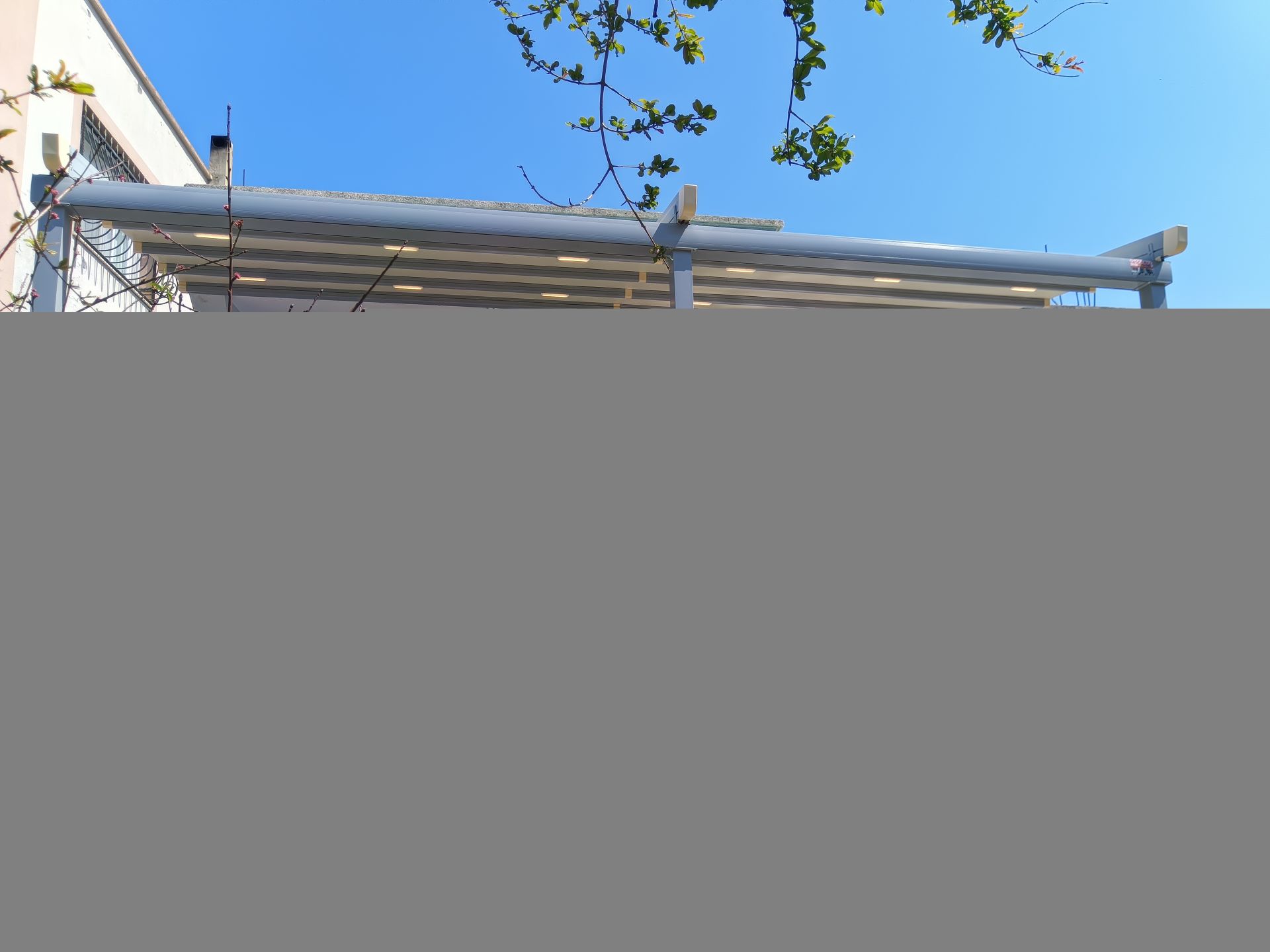 Raylı otomatik Pergola